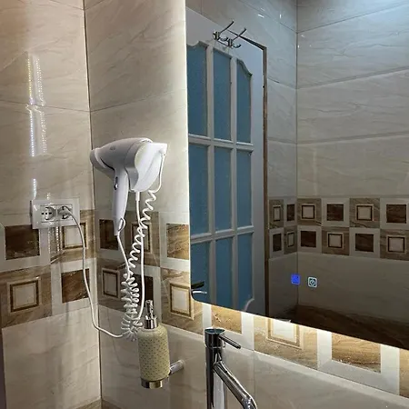 Konukevi Enopia Himarë