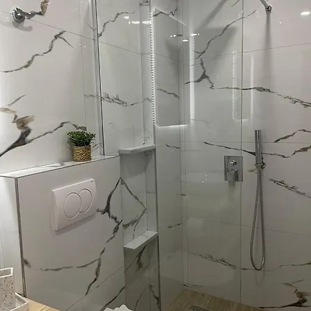 Enopia Konukevi Himarë