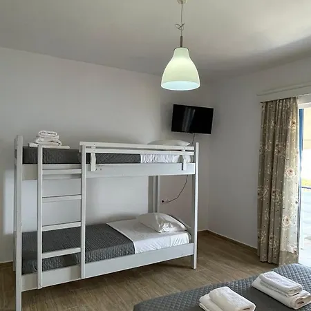 Konukevi Enopia Himarë