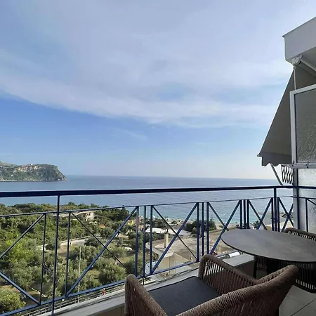 Pensión Enopia Himarë